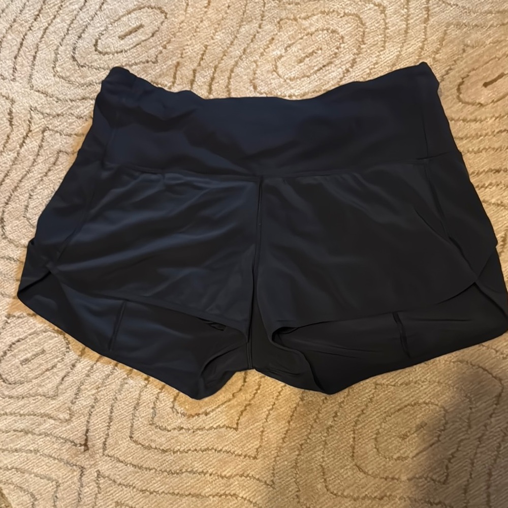 Lululemon women’s black speed up shorts 10